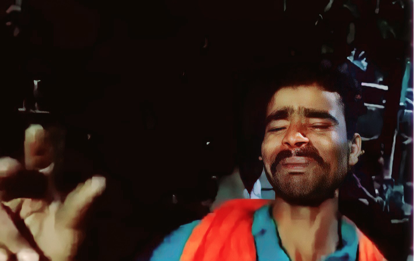 अस्पताल दुर्घटना में रोता परिजन