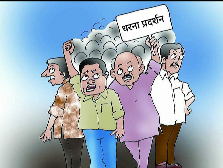 संभल के किसानों ने जिला अधिकारी कार्यालय पर किया प्रदर्शन